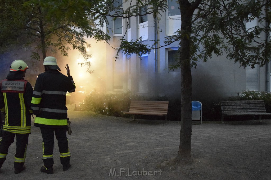 Feuer 2 Y Kellerbrand Koeln Ostheim Ruppinerstr P034.JPG - Miklos Laubert